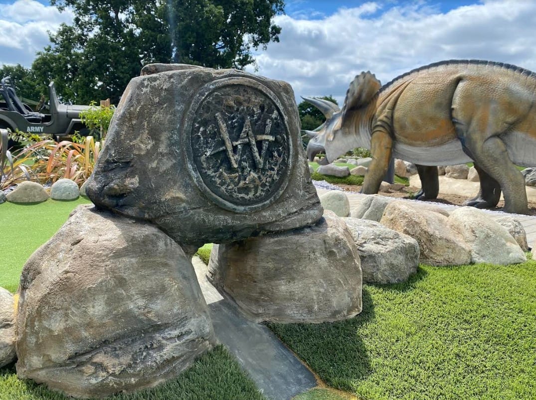 Dinosaur Adventure Golf  - image 1