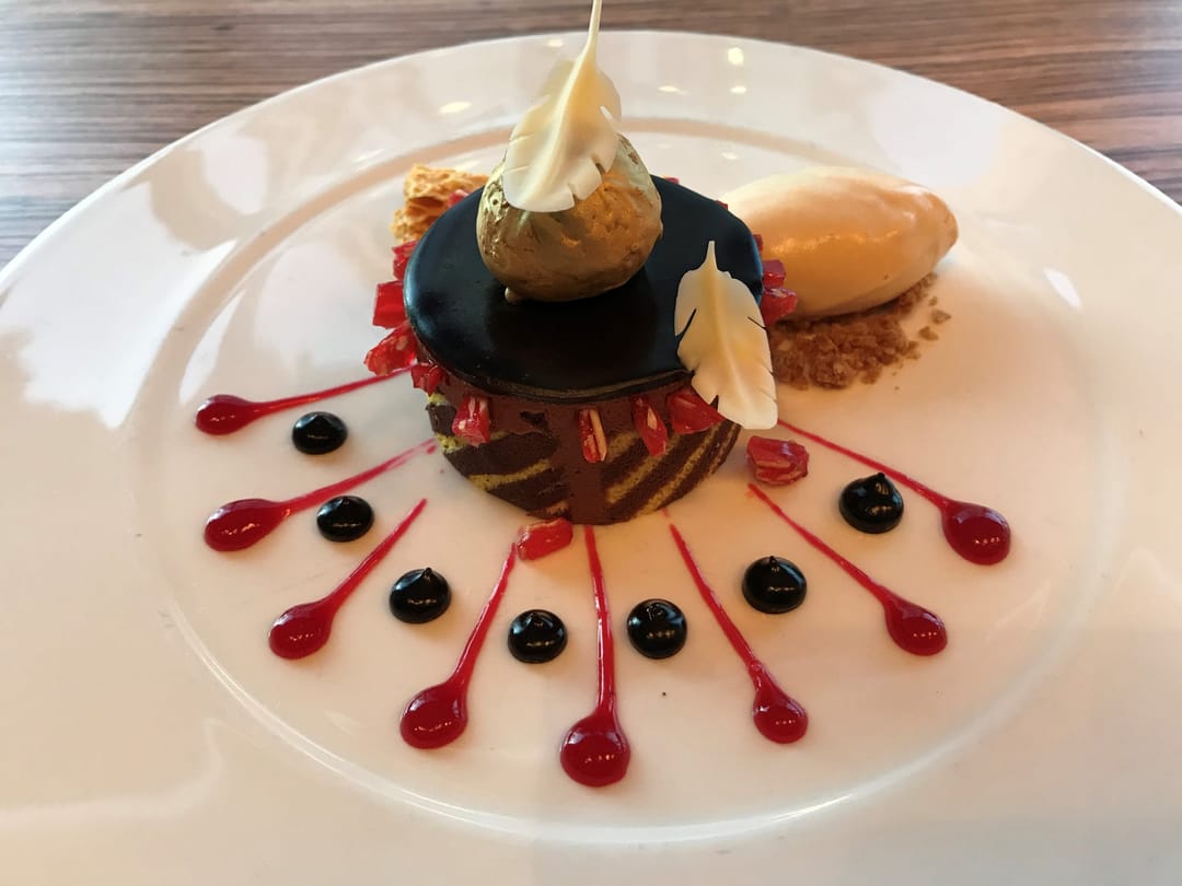 Caprice Restaurant at Crowne Plaza Reading East - image 3