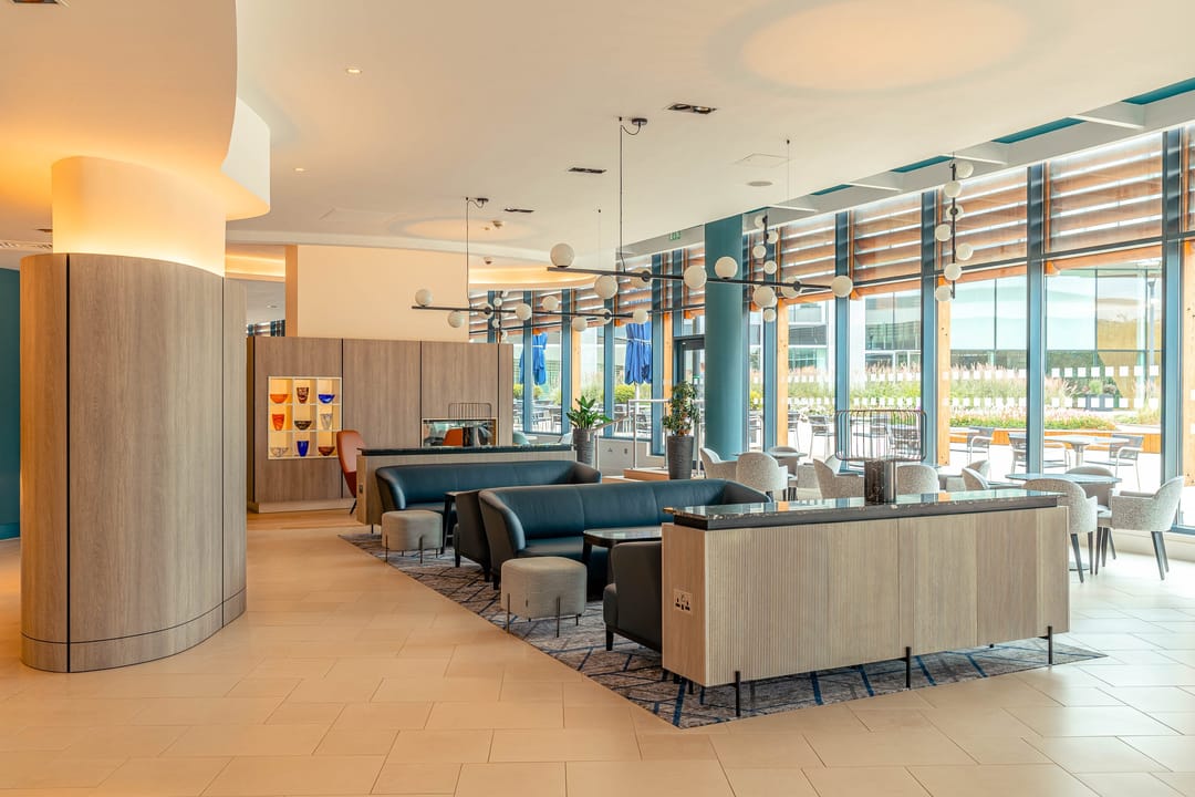 Caprice Restaurant at Crowne Plaza Reading East - image 5